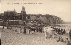 CPA Dieppe Le Casino La Plage et les Falais 