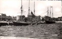 CPM Saint Malo Les Terre Neuvas Bateaux