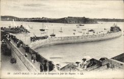 CPA Saint Malo La Jetee et les Remparts le Jour des Regates 