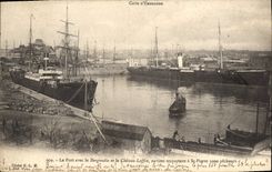 CPA Cote d'Emeraude Le Port avec le Burgundia et le Chateau Laffile Navires Emportant a St Pierre Ba
