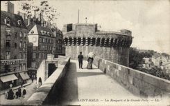 CPA Saint Malo Les Remparts et la Grande Porte 