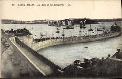 CPA Saint Malo Le Mole et les Remparts 