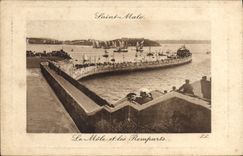 CPA Saint Malo Le Mote et les Remparts 