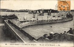 CPA Saint Malo Le Mole et les Remparts 