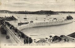 CPA Saint Malo La Jetee et les Remparts le Jour des Regates 
