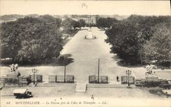 CPA Montpellier Le Peyrou pris de l'Arc de Triomphe 
