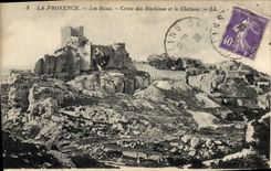 CPA La Provence Les Baux Croix des Machines et le Chateau 