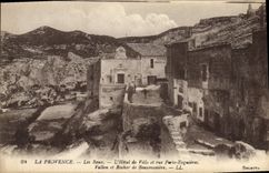 CPA La Provence Les Baux L'Hotel de Ville et rue Porte Evguires Vallon et Rocher de Beaumaniere 