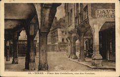 CPA Dinan Place des Cordeliers vue des Porches
