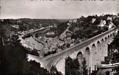 CPA Dinan Cote d'Emeraude Le Viaduc et vue generale de la Coulee de la Rance