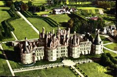 CPA En Touraine Chambord (Loir et Cher) Vue aerienne le Chateau (facade Nord) Les Cheminees et les T