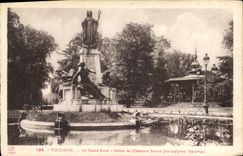 CPA Toulouse Le Grand Rond Statue de Clemence Izaure (du sculpteur Ducuing)