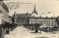 CPA Grenoble L'Hotel de Ville et son jardin