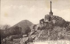 CPA Le calvaire d'orcines au pied du Puy de Dome