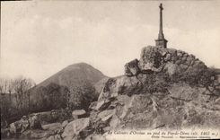 CPA Le calvaire d'orcines au pied du Puy de Dome