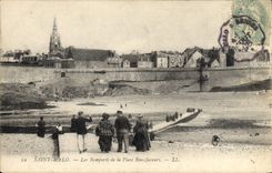 CPA Saint Malo Les Remparts de la Place Bon Secours