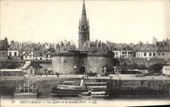 CPA Saint Malo Les Quais et la Grande Porte Bateau