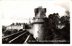 CPA Saint Malo Le Grand Donjon et les Remparts