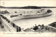 CPA Saint Malo La Jetee et les Remparts Le Jour des Regates