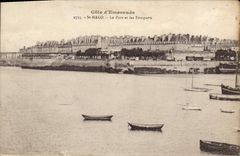 CPA Saint Malo Le Port et les Remparts Cote d'Emeraude
