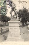 CPA Saint Malo Statue de Robert Surcouf