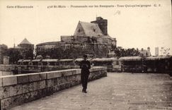 CPA Saint Malo Cote d'Emeraude Promenade sur les Remparts Tour qui qu'en grogne