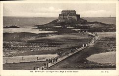 CPA Saint Malo La digue des Beys a maree basse