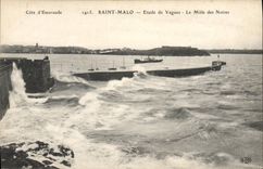 CPA Saint Malo Cote d'Emeraude Etude de Vagues Le Mole des Noires