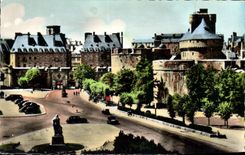 CPA Saint Malo (I et V) La porte St Vincent et le Chateau