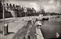 CPA Saint Malo (I et V) Les Remparts La Grande Porte et le Bassin Vauban