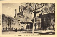 CPA St Malo Le Chateau La Place Chateaubriand