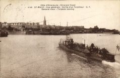 CPA St Malo Vue generale Sortie d'un Torpilleur Bateau