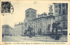 CPA Grenoble La Place Notre Dame la Cathedrale et le Monument des Trois Ordres