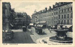 CPA Grenoble Place et le Chateau d'Eau Tramway
