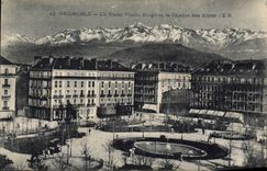 CPA Grenoble La Place Victor Hugo et la Chaine des Alpes
