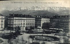 CPA Grenoble La Place Victor Hugo et la Chaine des Alpes