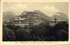 CPA Grenoble La Place Victor Hugo et les Forts