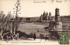 CPA Marseille La Cathedrale et le Fort Saint Jean