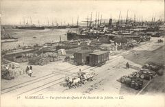 CPA Marseille Vue generale des Quais et du Bassin de la Joliette Bateaux