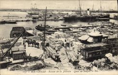 CPA Marseille Bassin de la Joliette Quai au Soufre Bateaux