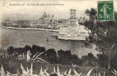 CPA Marseille Le Fort St Jean et la Cathedrale