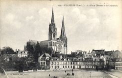 CPA Chartres E et L La Place Chatelet et la Cathedrale 