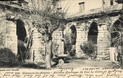 CPA Villeneuve les Avignon Ancienne Chartreuse La Cour du Cloitre 