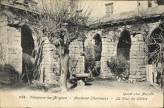CPA Villeneuve les Avignon Ancienne Chartreuse La Cour du Cloitre 