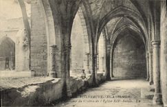 CPA Villeneuve les Avignon Interieur du Cloitre de l'Eglise XV Siecle 