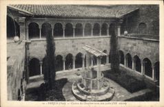 CPA Frejus Var Cloitre du Chapitre avec son puits XII siecle 
