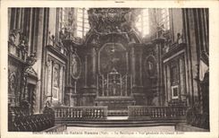 CPA Saint Maximin la Sainte Baume Var La Basilique Vue generale du Grand Autel 