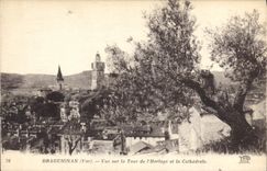 CPA Draguignan Var Vue sur la Tour de l'Horloge et la Cathedrale 