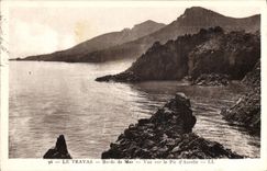 CPA Le Trayas Bords de la Mer Vue sur la Pic d'Aurelle 