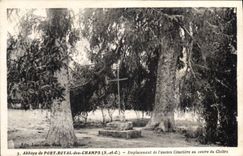 CPA Abbaye de Port Royal des Champs S et O Emplacement de l'ancien Cimetiere au centre du Cloitre 